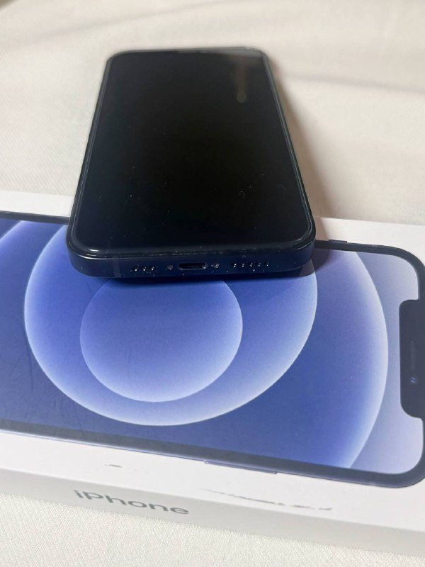 IPhone 12 64GB с аксессуарами 5