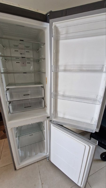 б/у холодильник Whirlpool W7 3