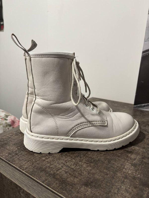 Ботинки Dr Martens Белые из мягкой кожи 3