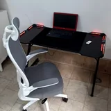Игровой стол и компьютерное кресло 1