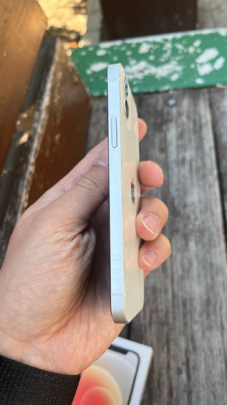 iPhone 12 64GB белый с чехлами и коробкой 6
