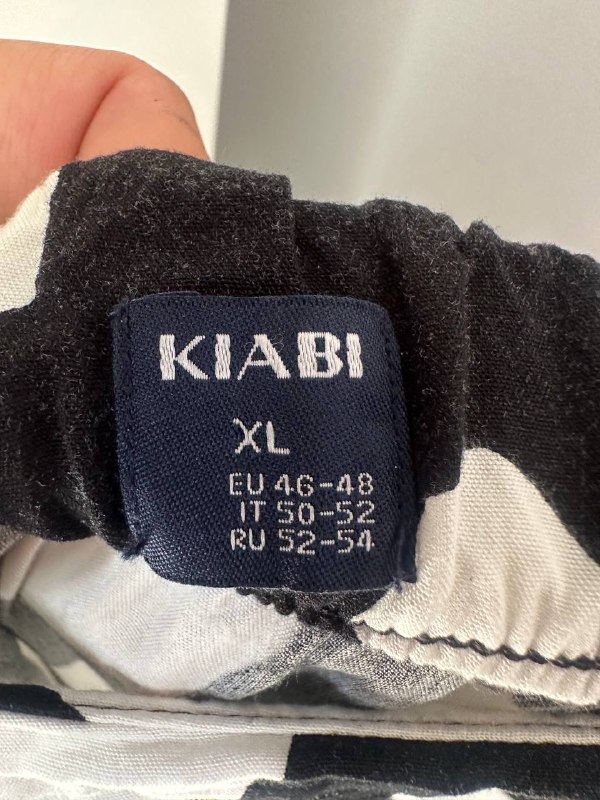Джинсовка Zara, брюки классические Zara, юбка Kiabi, лоферы, кроссовки 9