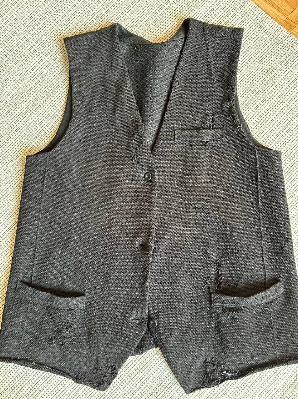 Un Jardin en Mediterranee Hermes 100 мл, жилетка JNBY, кремовые тени Charlotte Tilbury 2