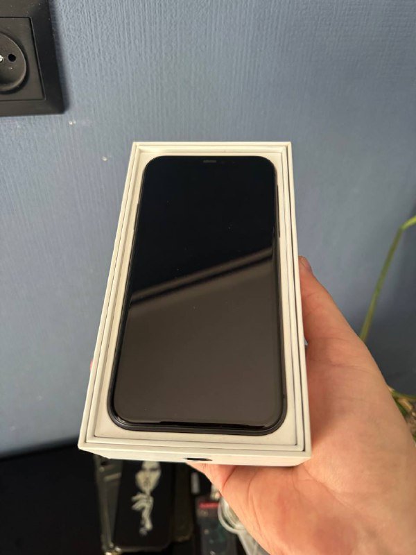 iPhone 11 128gb Black with accessories