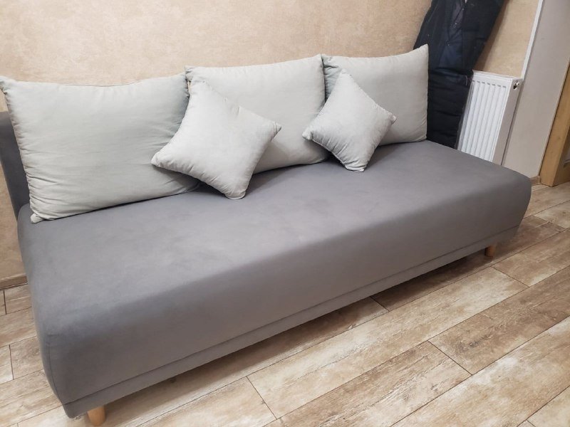 Желтый диван, серый диван, шкаф, письменные столы, кухонный стол, полка 2