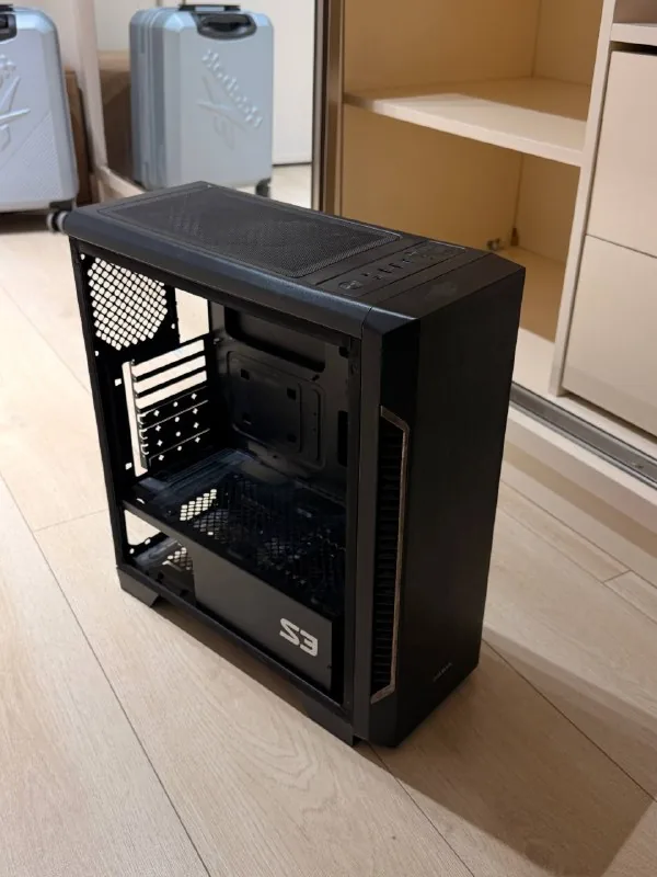 Корпус для ПК Zalman S3 с трещиной на стекле 1