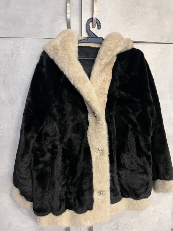 Шуба из эко-меха с капюшоном 2