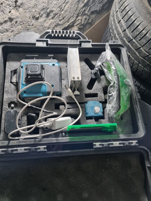 Лазерный уровень Makita и штатив 2