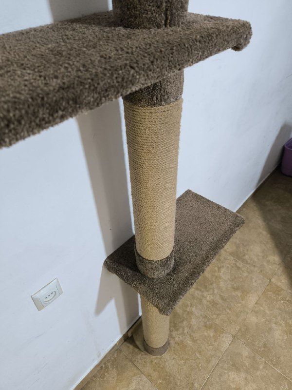 Высокая когтеточка с 3 полками 2