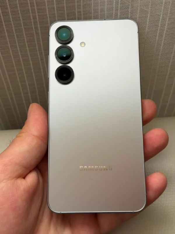 Samsung Galaxy S25 1