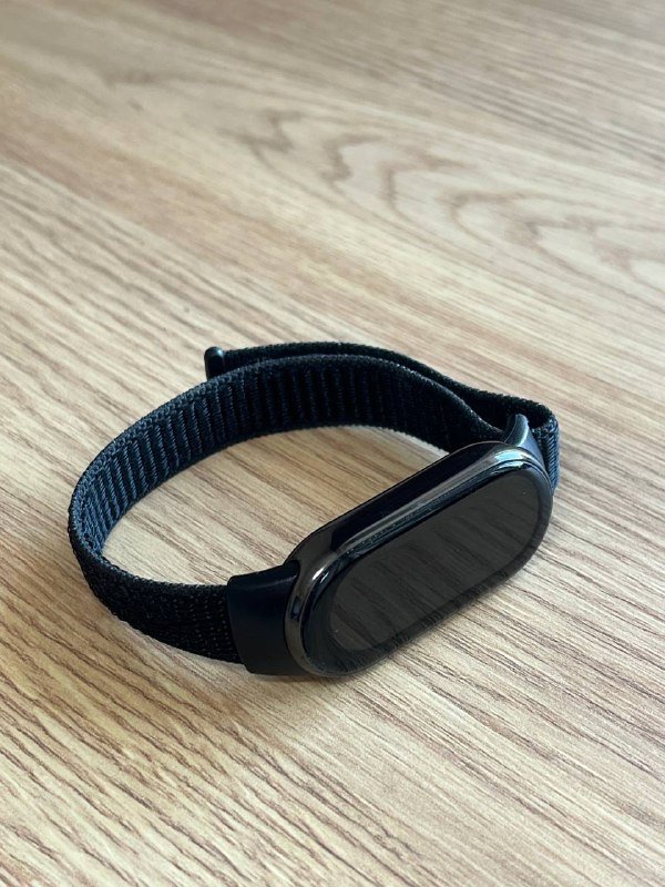 Apple AirPods Pro, Apple AirPods, Xiaomi Smart Band 8 3