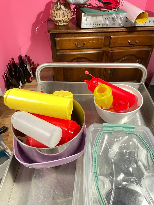 Инвентарь, посуда, бокалы, тарелки, кухонная утварь, мебель, декор 6