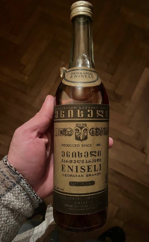 Коллекционные бутылки грузинского коньяка