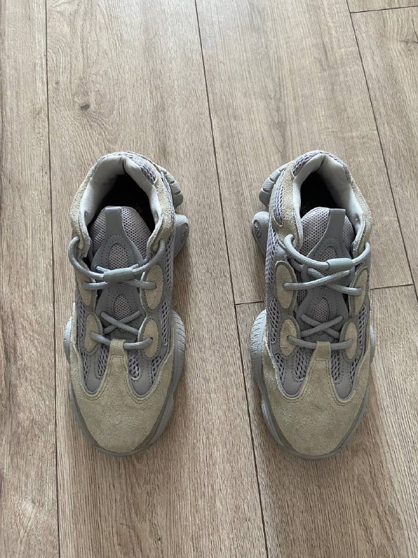 Кроссовки YEEZY 500 9US оригинал, отличное состояние