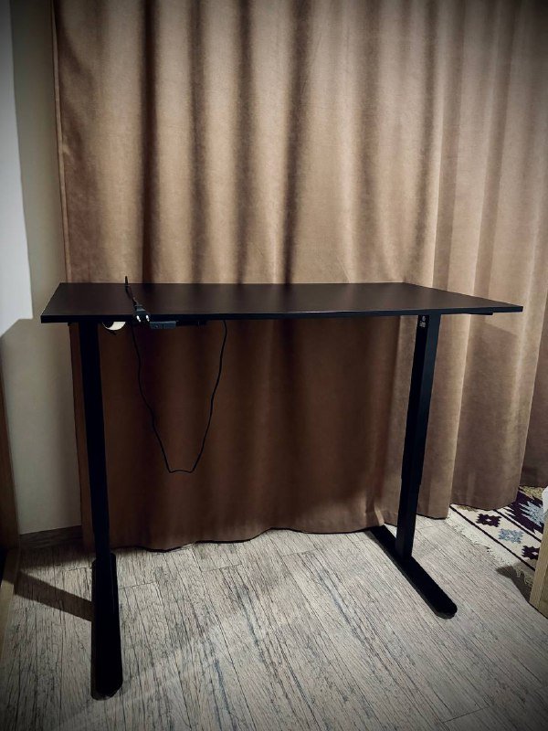 Игровое кресло JYSK NIBE, Стол JYSK SVANEKE с регулировкой высоты 2