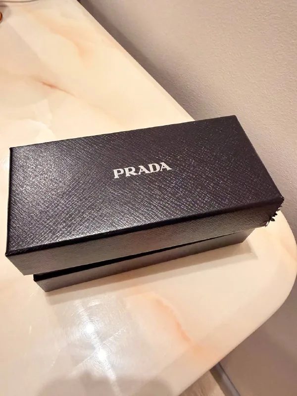 Солнцезащитные очки Prada 1