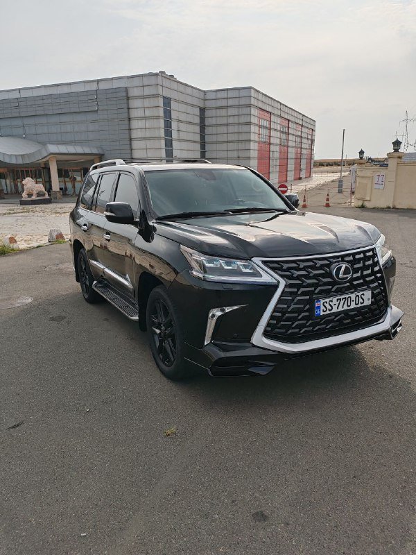 Lexus LX 570 внедорожник черный