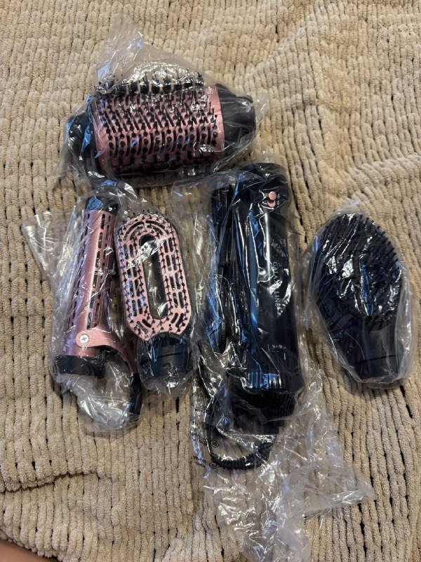 Фен-щетка с 4 насадками новая 3