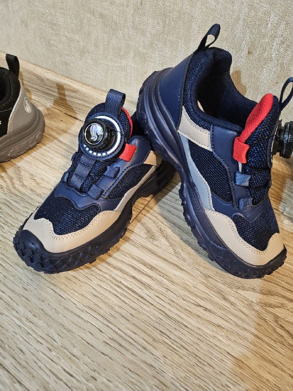 Детские кроссовки размер 33