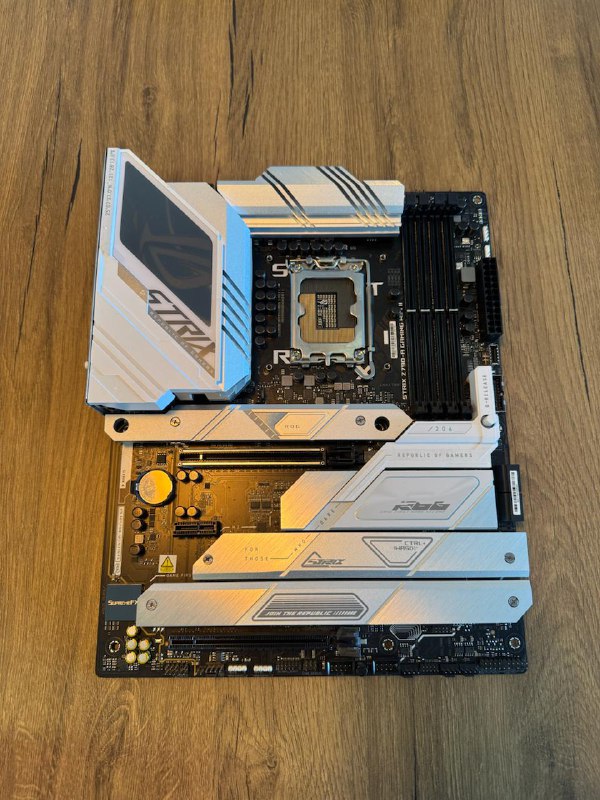 Материнская плата ASUS ROG STRIX Z790-A Gaming WiFi