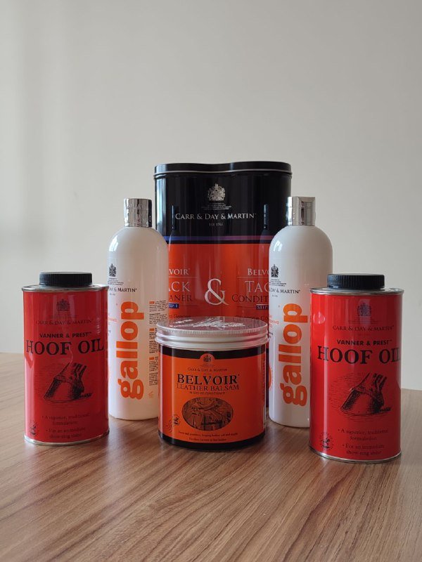 Комплект жидкостей и набор для ухода за лошадью