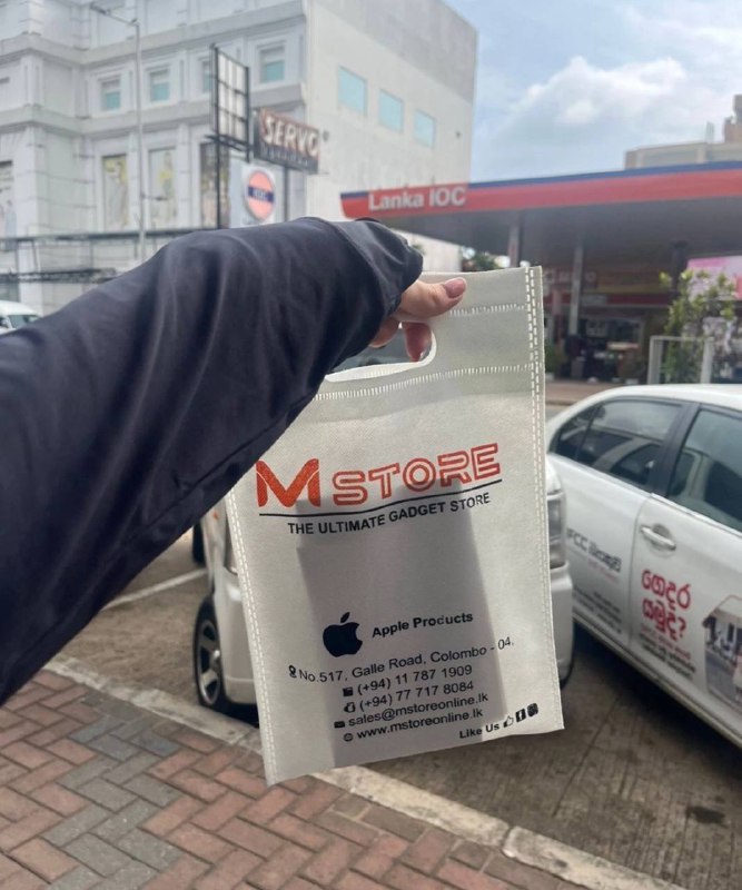 iPhone 15 Pro Max 256GB, оригинал, чехол MagSafe 4