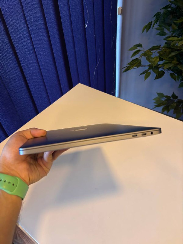 MacBook Pro 2016 i5 8/256GB 4