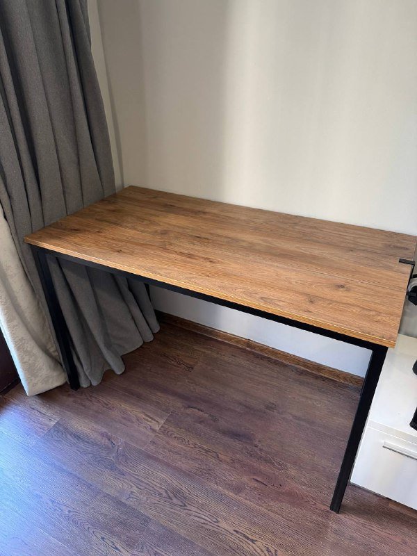 Столы 120x60, компьютерные кресла 2E Bushido и Trust Ruya 2