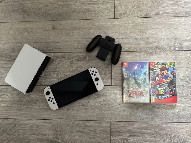 Nintendo Switch OLED, чехол, игры Mario Odyssey, Zelda 1