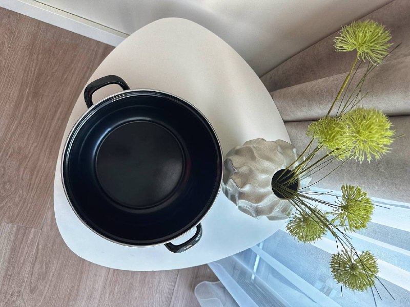 Большая кастрюля с крышкой 3