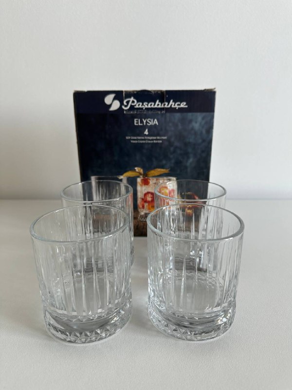 Кофеварка BRAUN, защита от солнца, тумбочки, посуда, пылесос и шторы 5