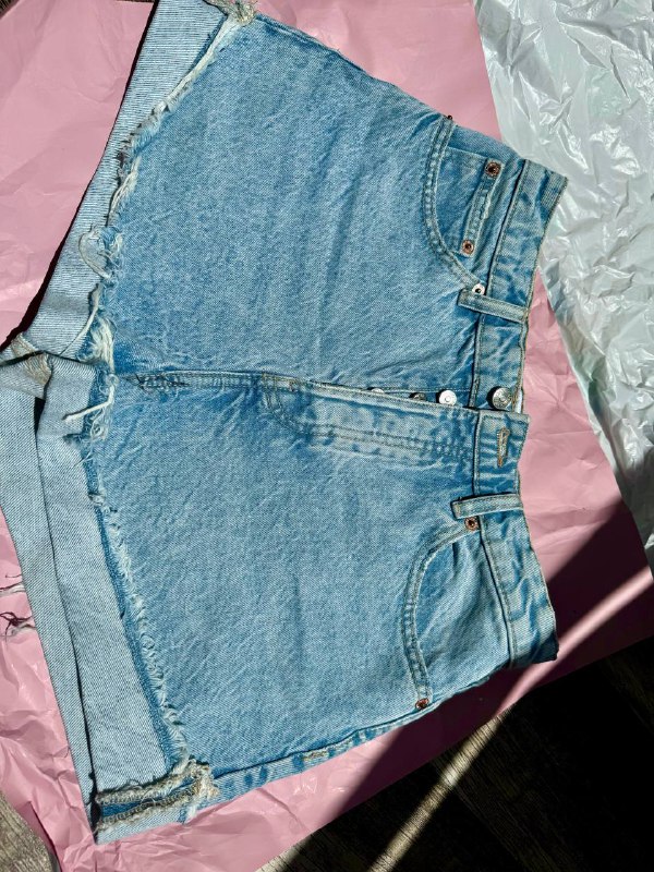 Massimo Dutti балетки, футболка Calvin Klein, шорты Zara, рубашка Zara, джинсы Massimo Dutti 6