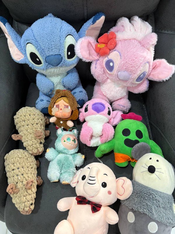 Игрушки: скейт, фигурка Йода, чемодан, плюшевые игрушки 7