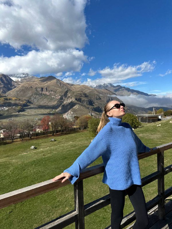 Голубой свитер H&M размер S 3