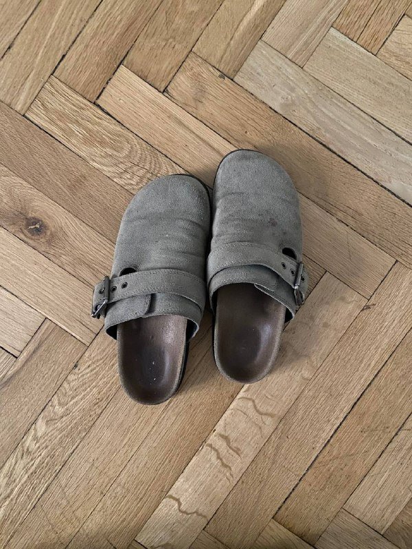 Тапочки Zara, платье, штаны для хайкинга, джинсовая шляпа, кожаная кепа