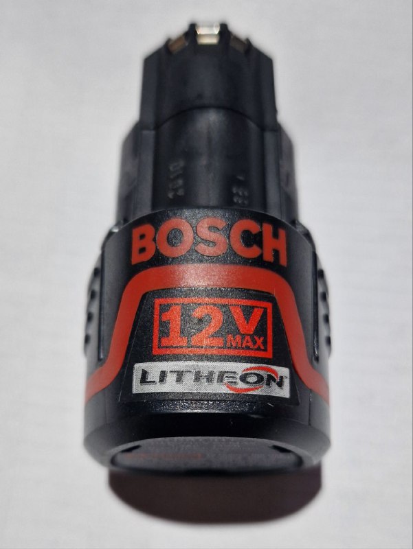 Фонарь Bosch GLI12v-300, Насадки для реноватора, Пылесос Bosch VAC120, Шуруповерт Bosch PS31, Батареи Bosch 12v 9