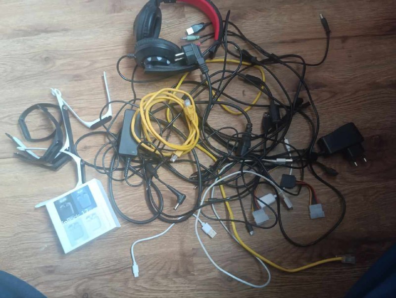 Various electronic items for sale 9