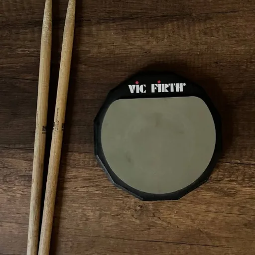 Барабанный пэд Vic Firth, палочки
