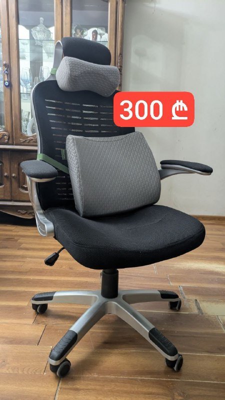 Кресло для сидения за компьютером с подушечками