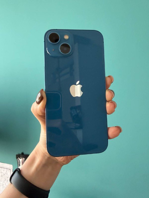 iPhone 13 256 Гб с чехлами 3