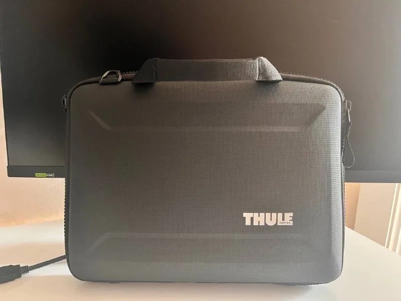 Сумка THULE для MacBook 1