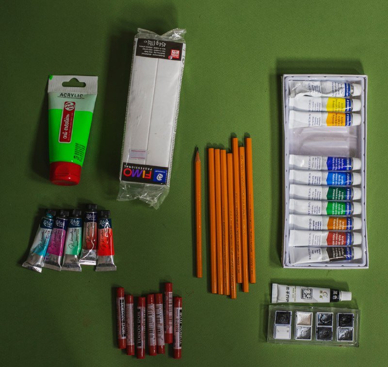 Акрил, акварель, карандаши, пластика, сангина, сепия набор красок