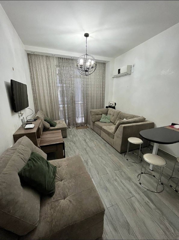 3 комнатная квартира с 2 спальнями в Батуми на год