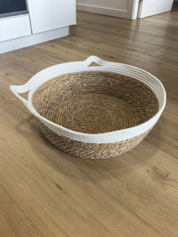 Лежанка из джута для кошек
