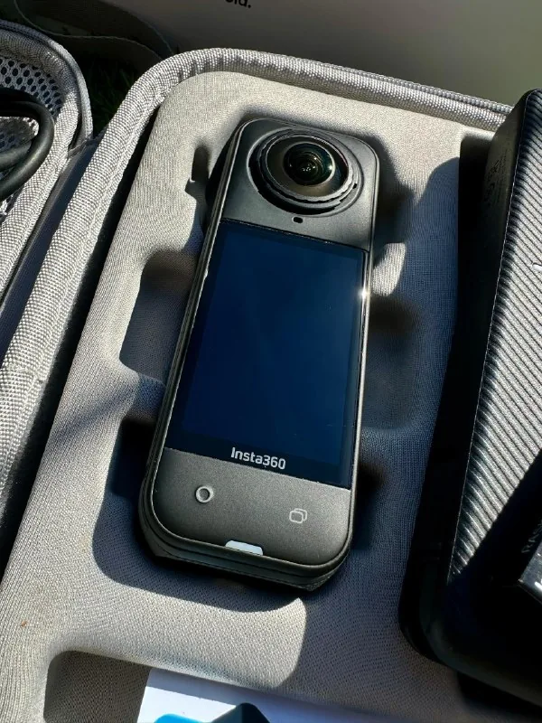 Экшн-камера Insta360 X5 1
