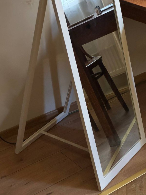 зеркало, лампа, остатки пряжи, бобинный лён 2