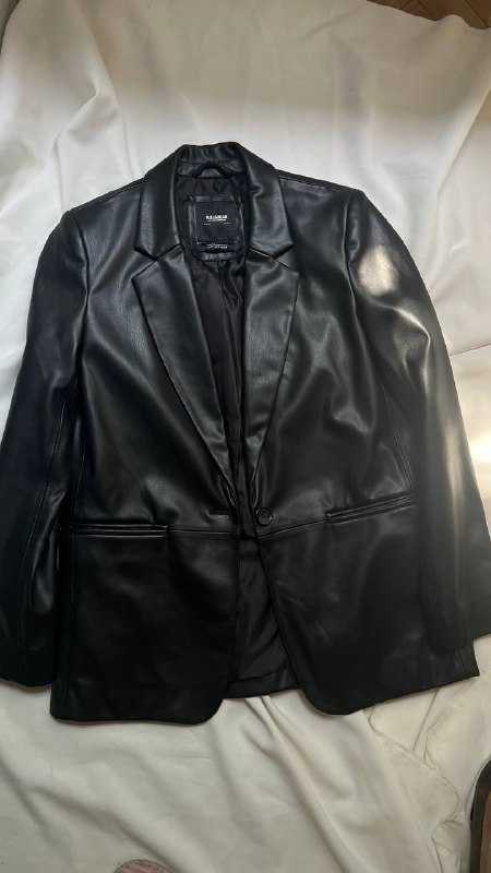 чемодан Modo, белые сабо Zara, черные ботильоны Zara, пиджак эко кожа, платье Zara 4