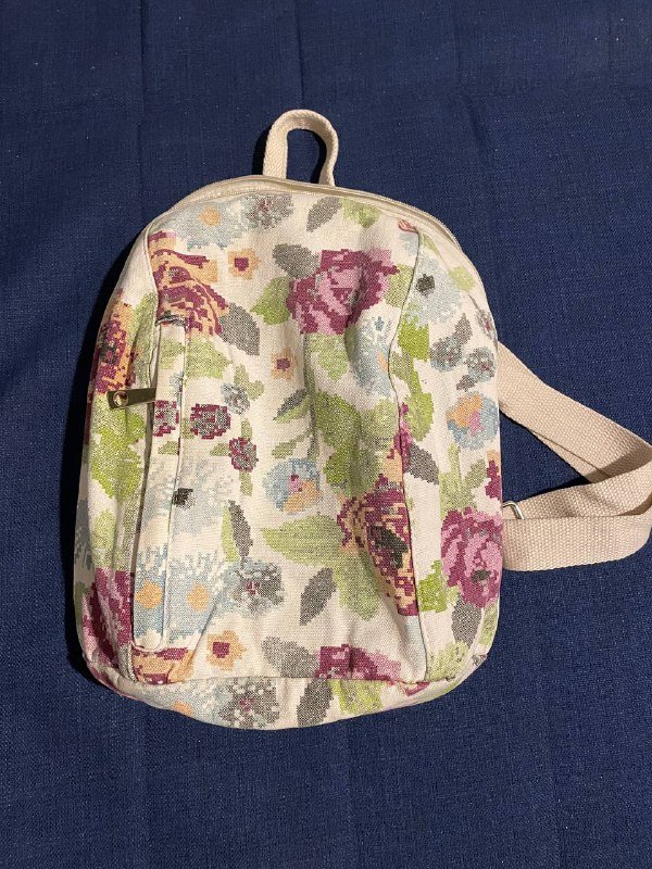Небольшой рюкзак с цветочным рисунком