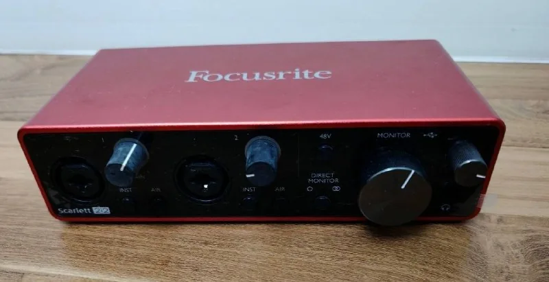 Звуковая карта Focusrite Scarlett 2i2 3rd 1