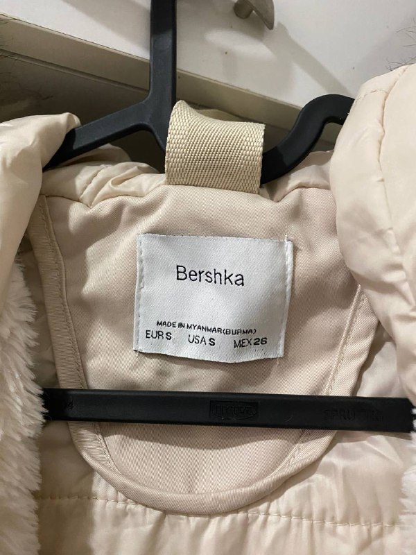 женская куртка bershka утеплённая с капюшоном 2